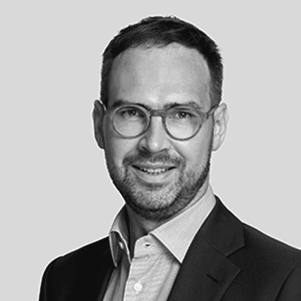 A black and white photo of a man wearing glasses